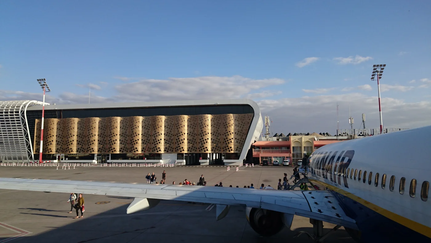 Terminal de l’aéroport Marrakech-Menara — RAK